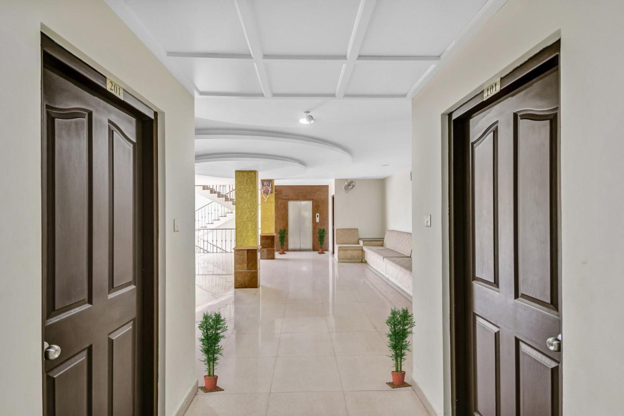 טקאדי Hotel O Kalapurackal Residency מראה חיצוני תמונה